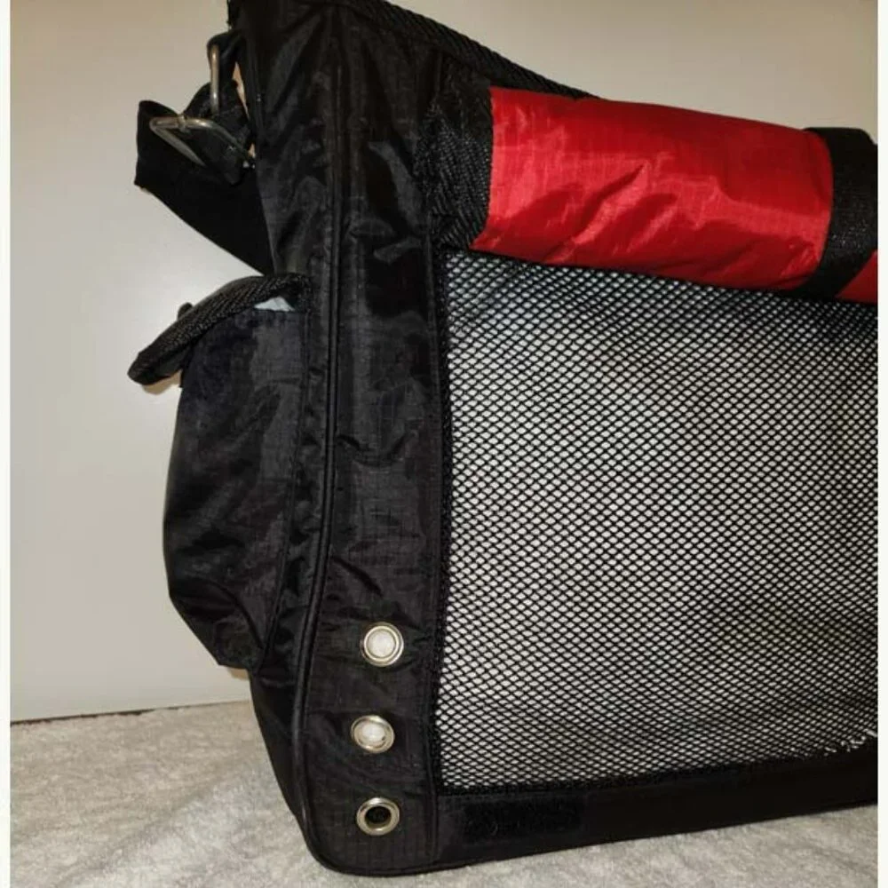 BOOTS AND BARKLEY EXTRA-LARGE BLACK NYLON SMALL PET CARRIER W/ZIP CLOSURE